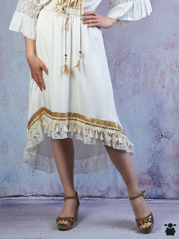 Falda boho asimétrica blanca y dorada