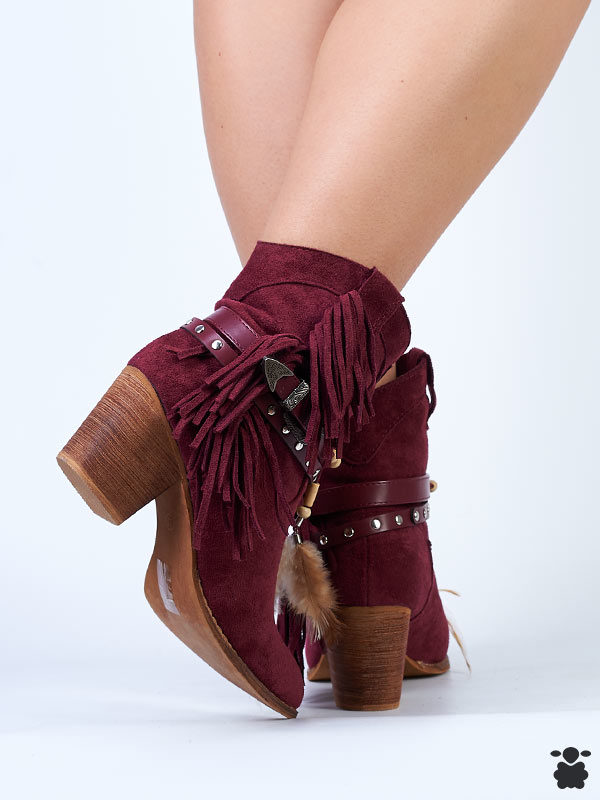 Botines camperos bohemios en color burdeos