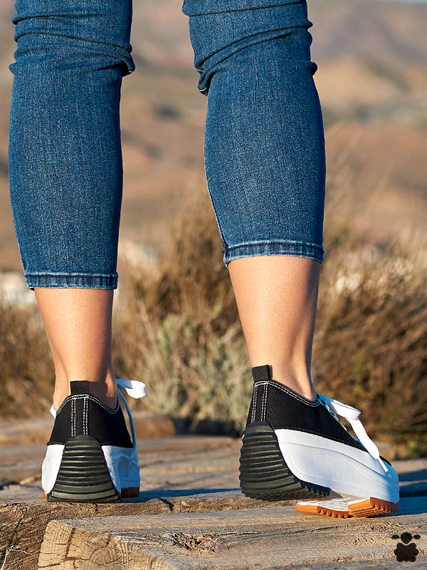 Deportivas negras para mujer con plataforma