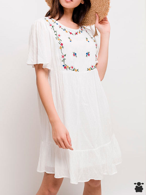 Vestido boho chic con bordados de flores