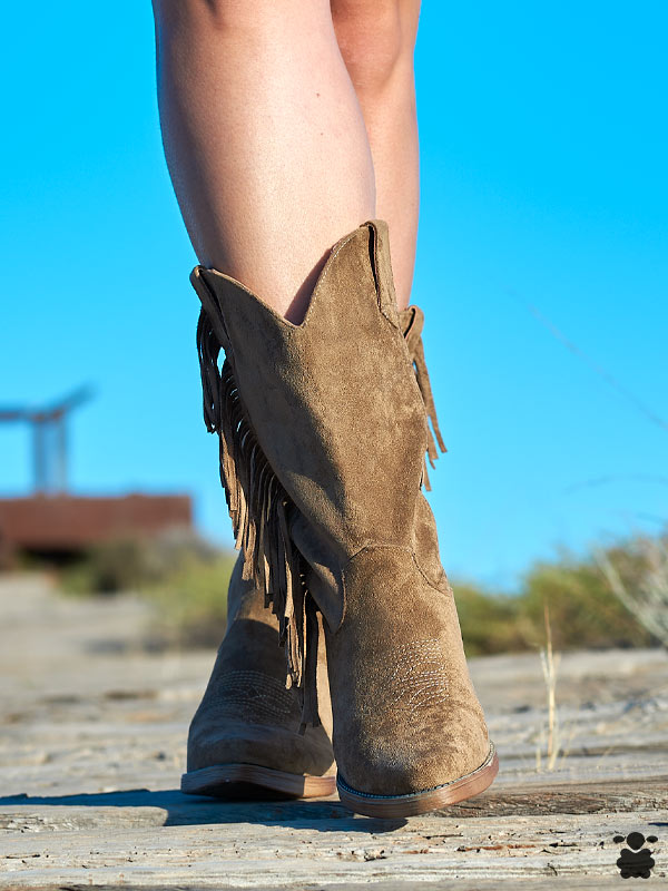 Botas camperas con flecos kaki