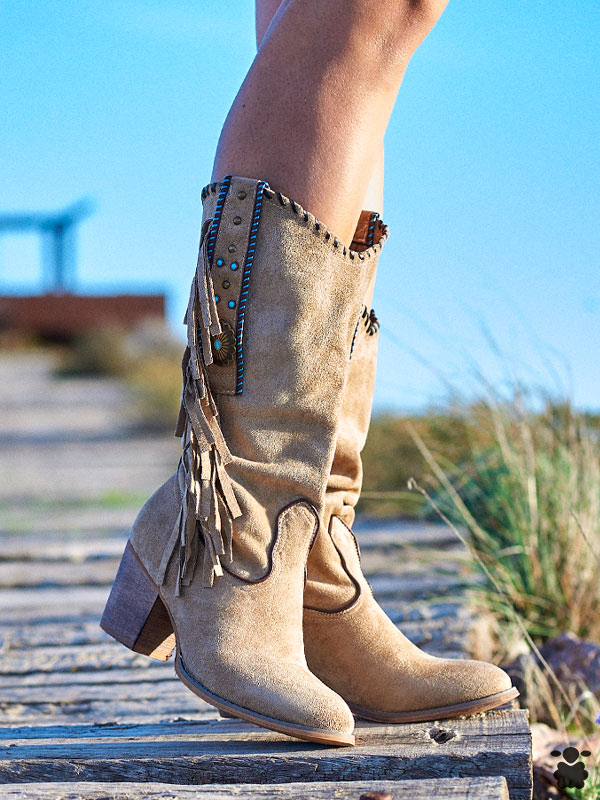 Botas bohemias altas con flecos