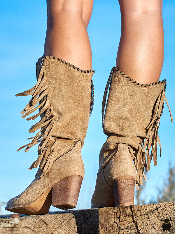 Botas bohemias altas con flecos