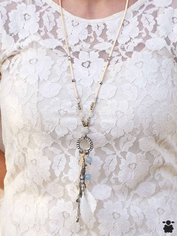 Colgante boho chic plumas blancas