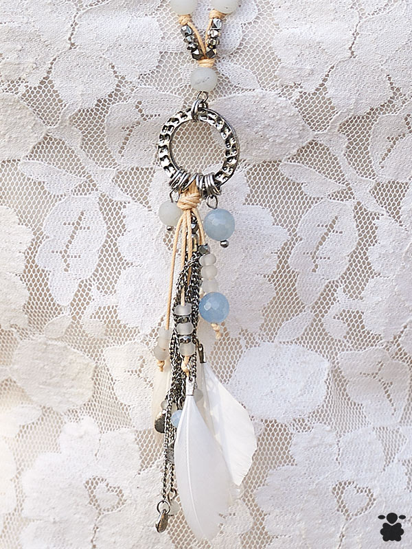 Colgante boho chic plumas blancas