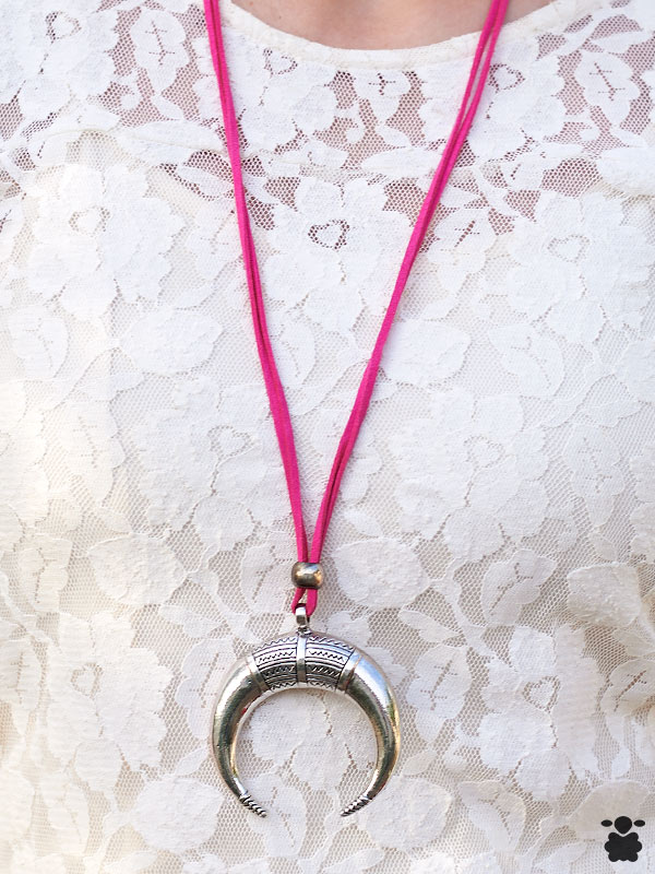 Colgante boho luna fucsia