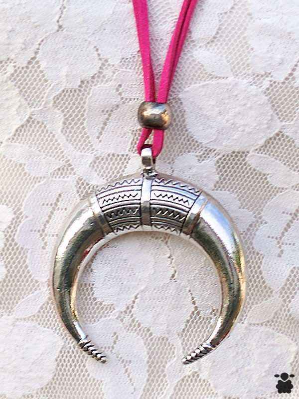 Colgante boho luna fucsia