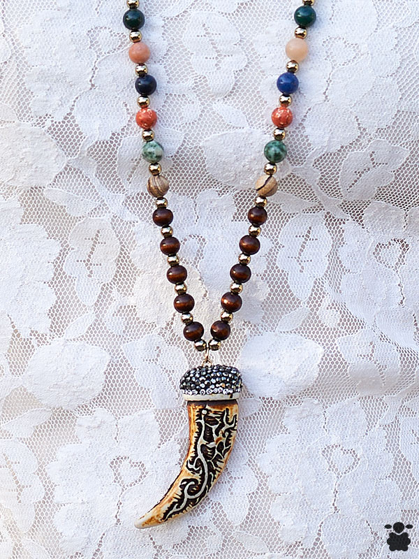 Colgante boho colmillo
