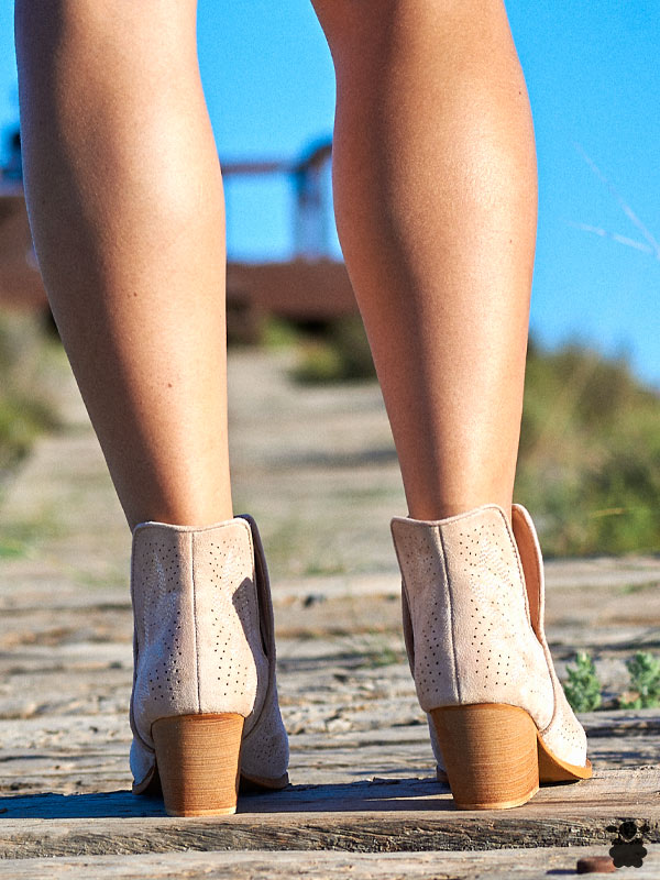 Botines cowboy beige mujer