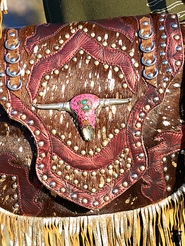 bolso-piel-burdeos-mostaza1 Bolso bohemio de piel burdeos - Imagen 2