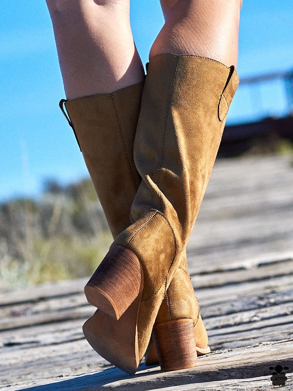 Botas camperas tacón camel mujer