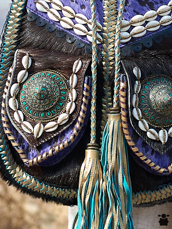 bolso-piel-boho-morado-conchas1 Bolso piel morado y negro con Caracolas - Imagen 2