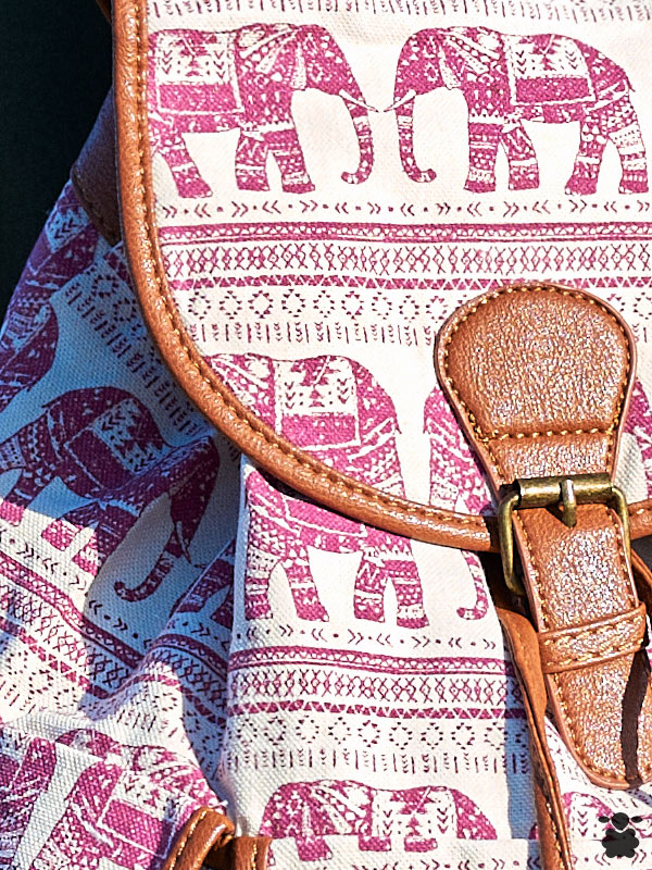 Mochila bohemia con estampado de elefantes