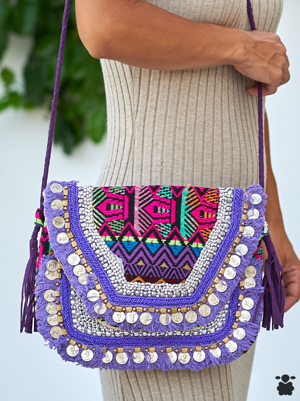 Bolso bohemio monedas morado con bordados coloridos y adornos metálicos