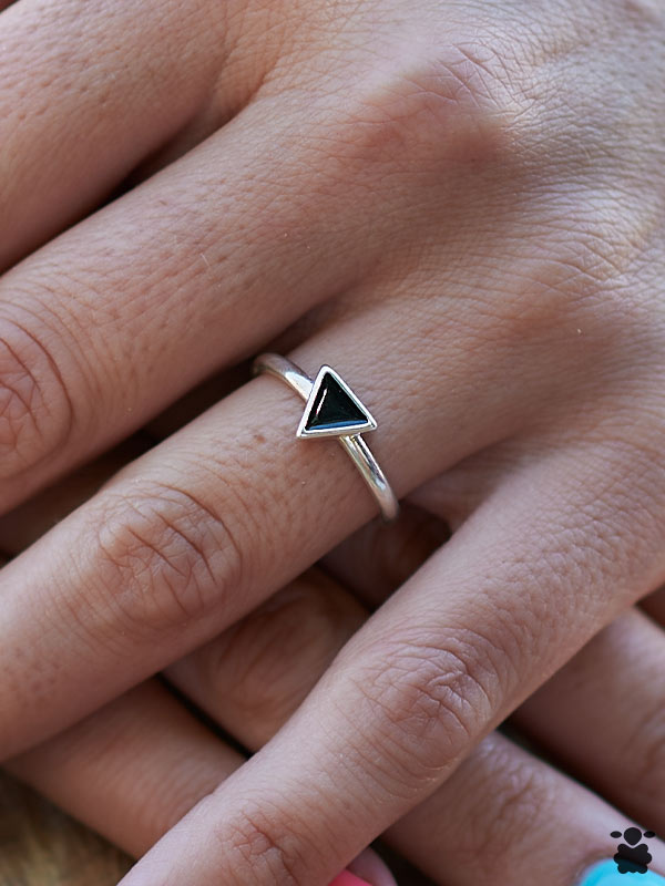 Anillo Boho Triángulo Negro
