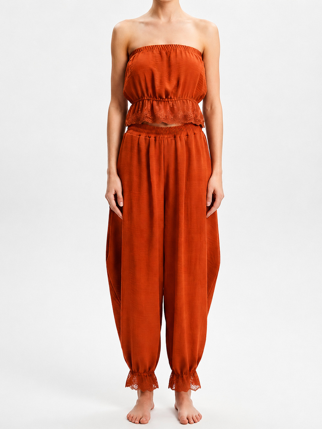 conjunto_de_lencería_elegante_en_naranja Conjunto terracota con top y pantalón bombacho - Imagen 1